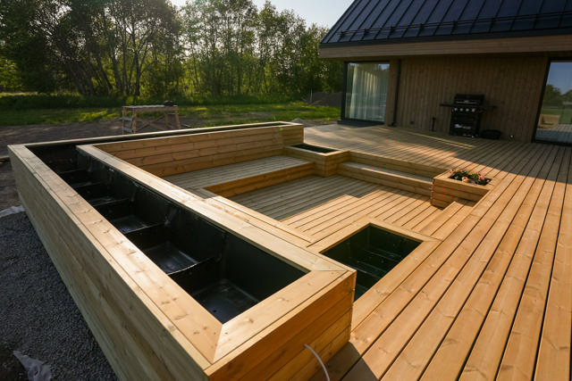 Erilise maja terrassi ehitus - kuidas valmis ühele kaunile Eesti kodule nähtavate kruvipeadeta terrass